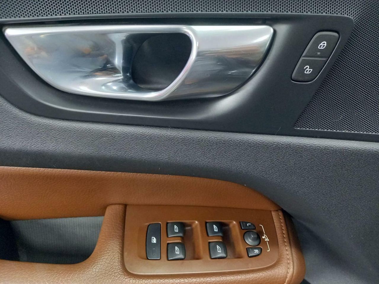 VOLVO XC60 2.0 D3 MOMENTUM PRO ADBLUE - foto 19