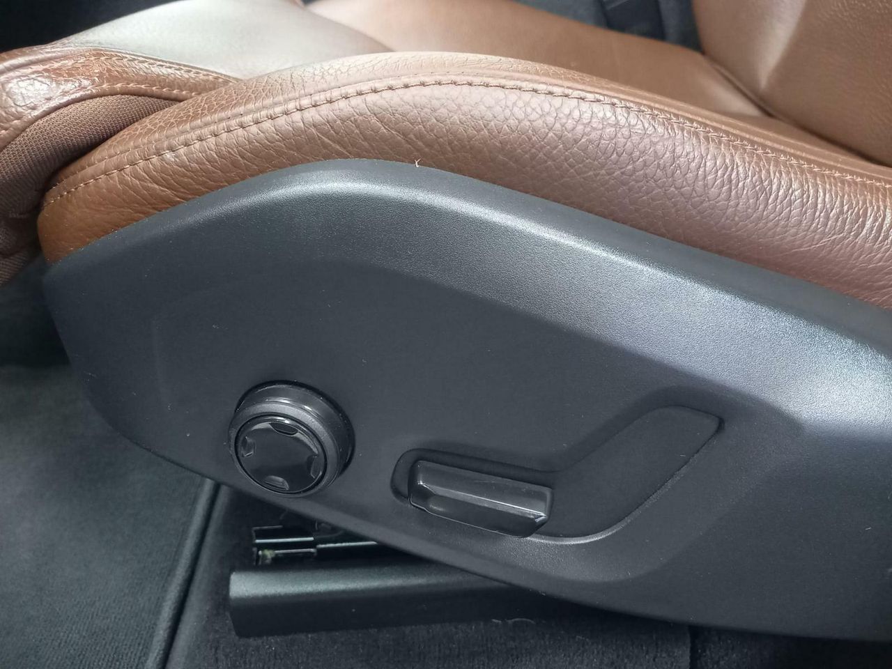 VOLVO XC60 2.0 D3 MOMENTUM PRO ADBLUE - foto 21