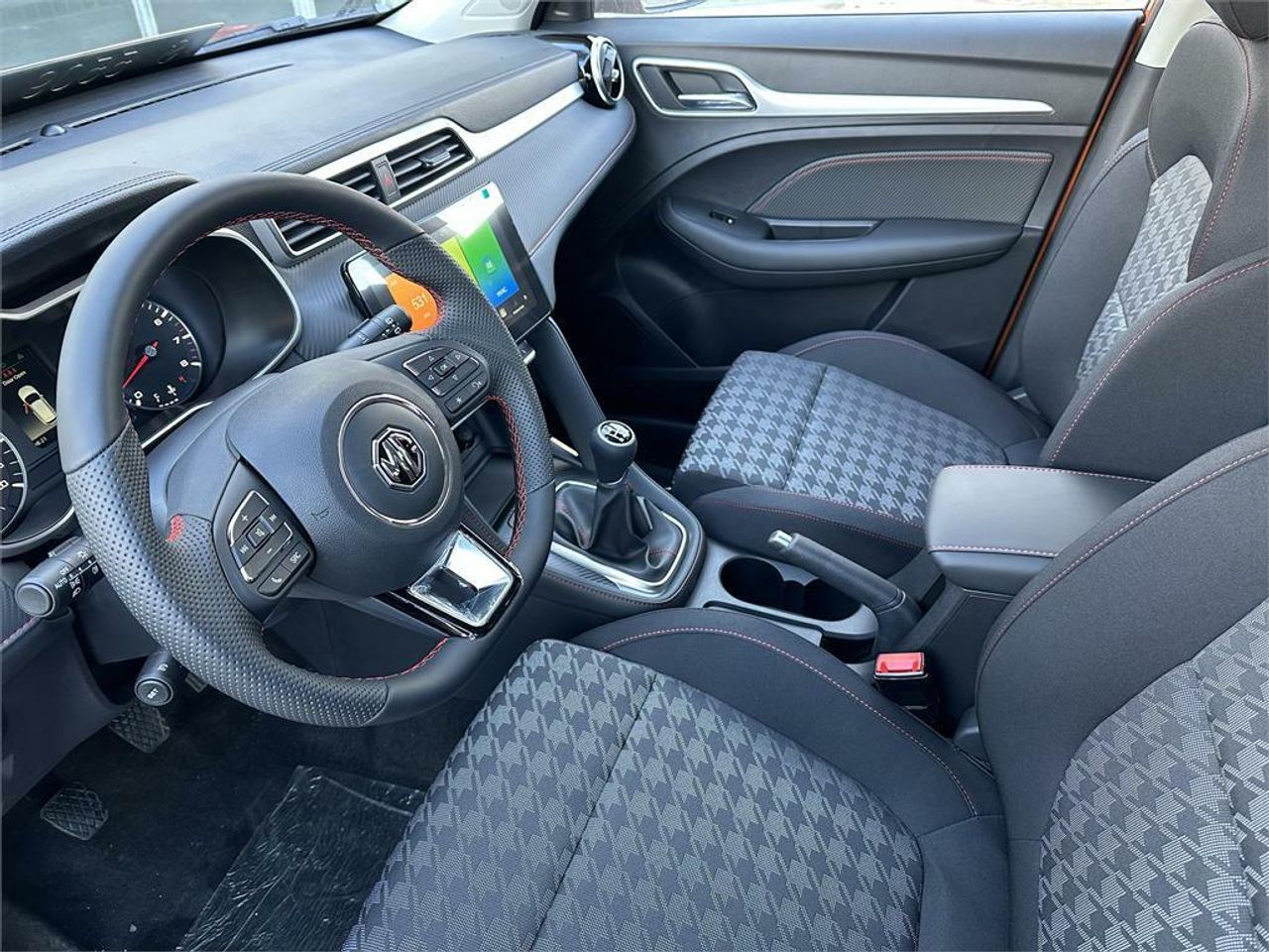 mg zs 2023 / foto grande (3)