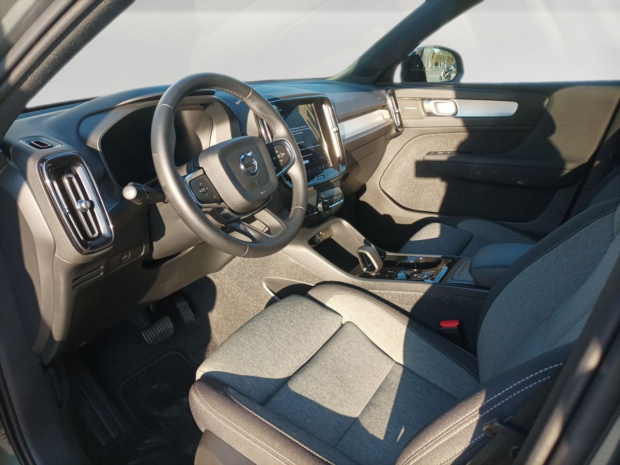 Volvo XC40 2.0 B3 MHEV PLUS DARK DCT 163 5P - foto 5