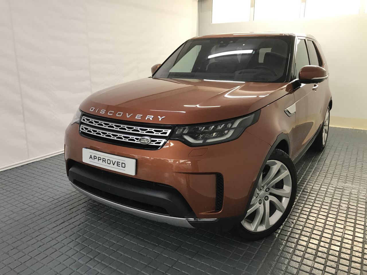 Land Rover Discovery ocasión segunda mano 2017 Gasolina por 53.499€ en Madrid