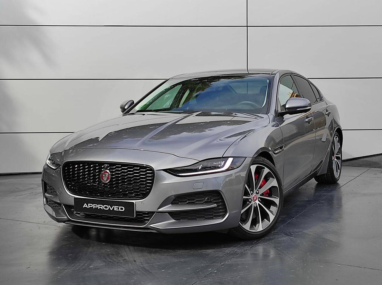 Jaguar XE ocasión segunda mano 2019 Diésel por 45.700€ en Málaga