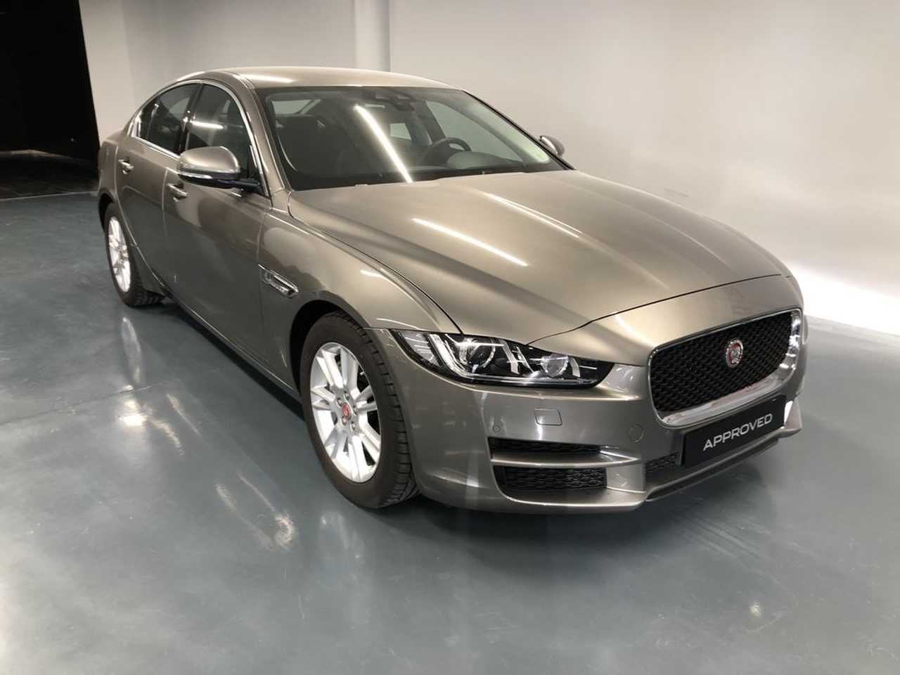 Foto jaguar xe 2017 /