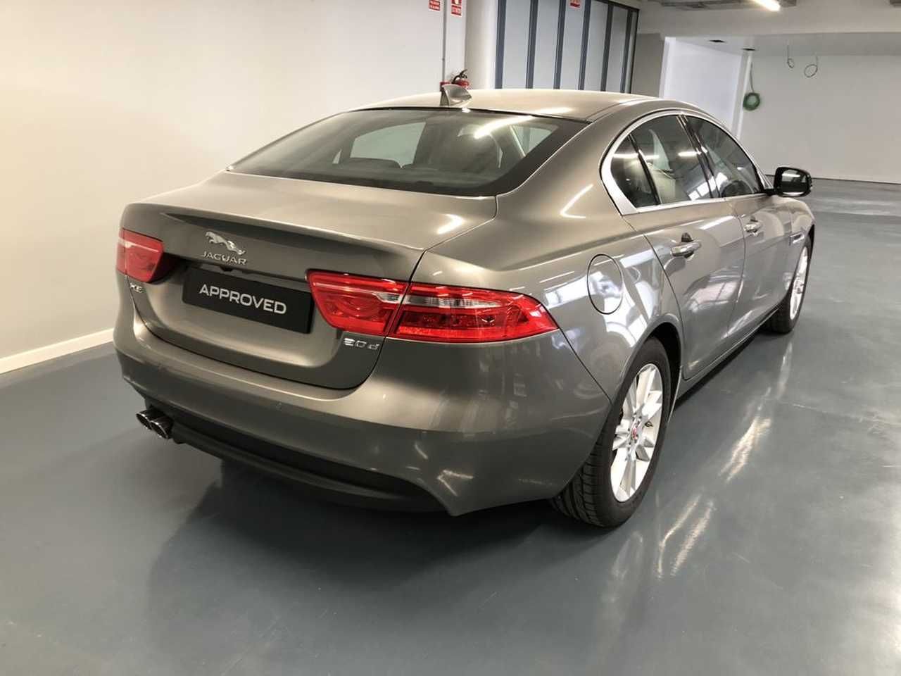 jaguar xe 2017 / foto grande (2)