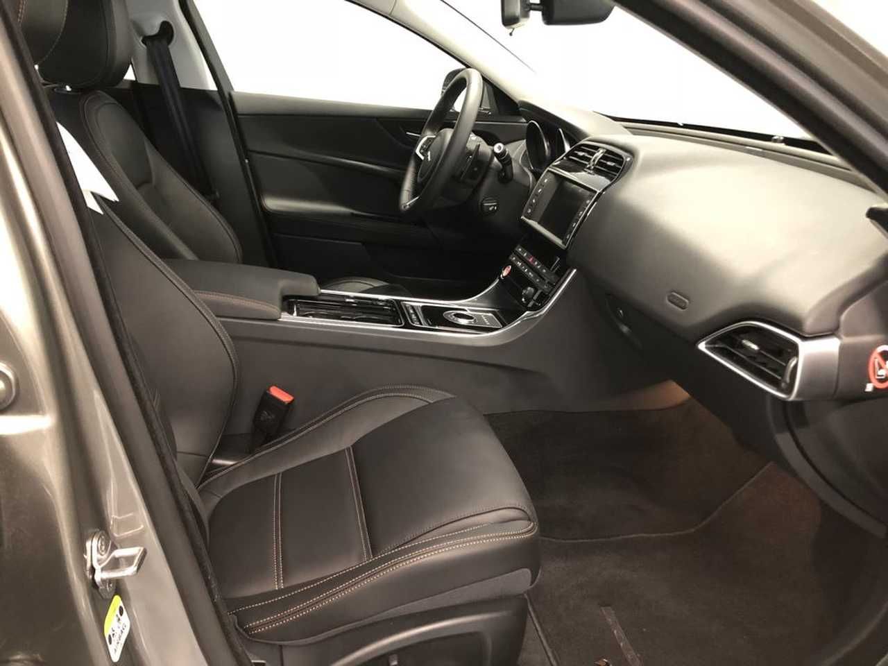 jaguar xe 2017 / foto grande (3)