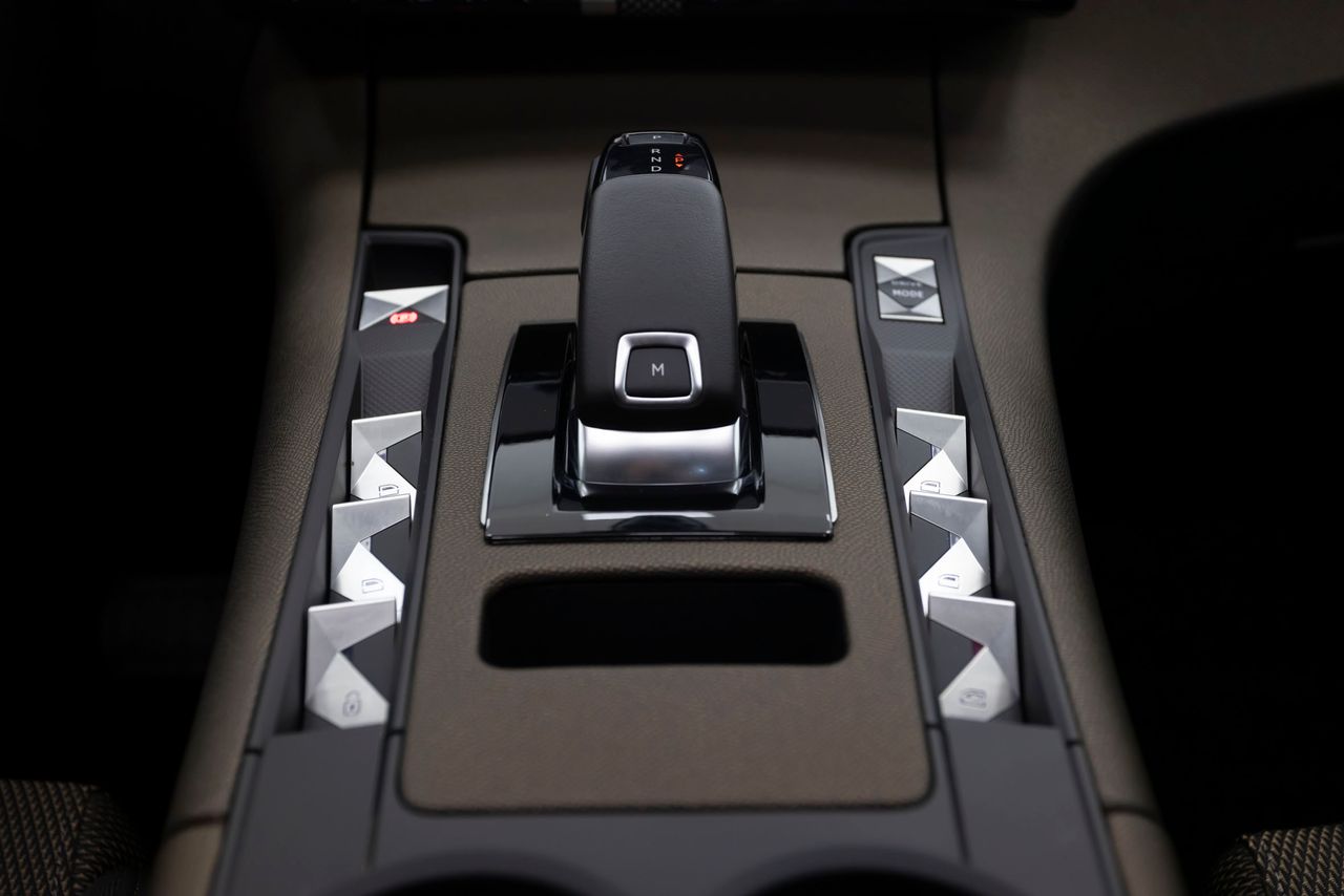 DS Automobiles DS 7 SO CHIC 2.0 HDI AT8 180 cv  - Foto 20