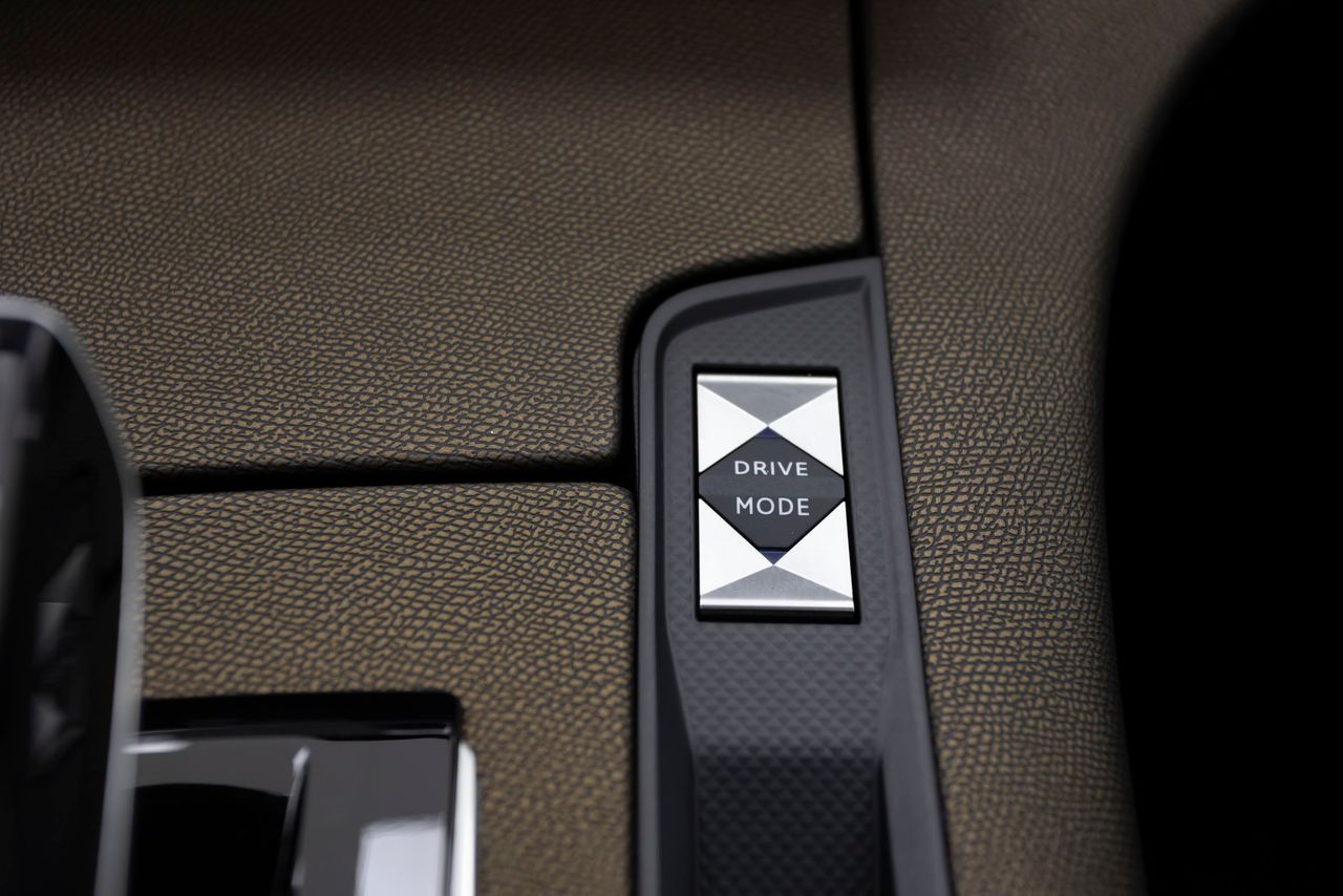 DS Automobiles DS 7 SO CHIC 2.0 HDI AT8 180 cv  - Foto 9