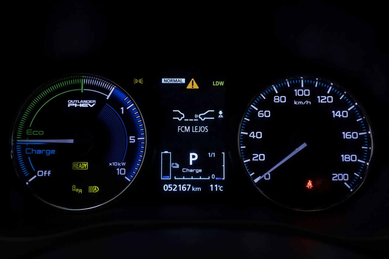 Mitsubishi Outlander PHEV 2.4 KAITEKI+ 4WD 224cv  - Foto 39