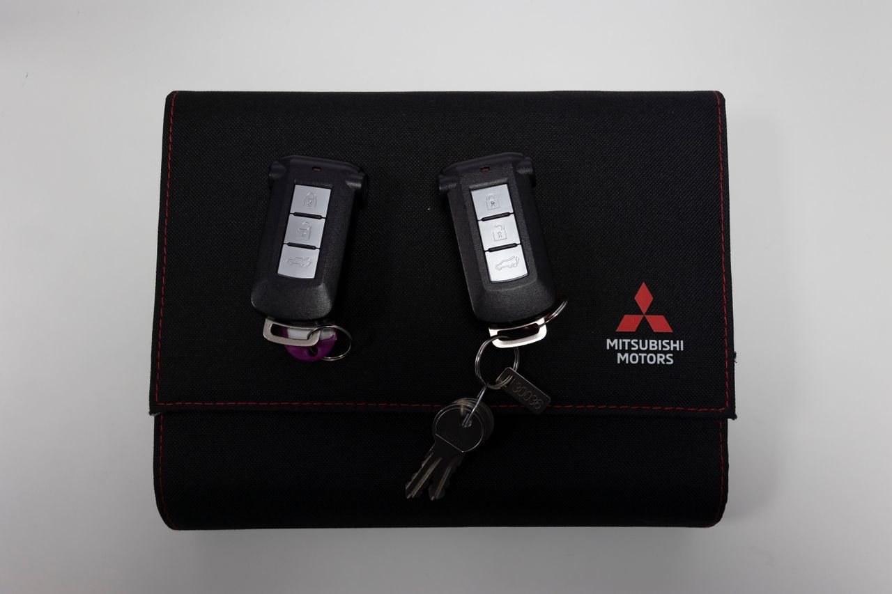 Mitsubishi Outlander PHEV 2.4 KAITEKI+ 4WD 224cv  - Foto 43