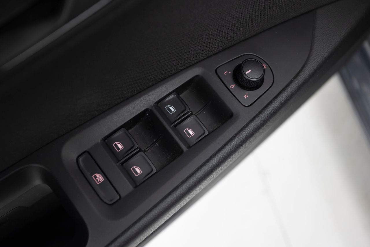 Seat Leon 1.6 TDI 105 cv  - Foto 24