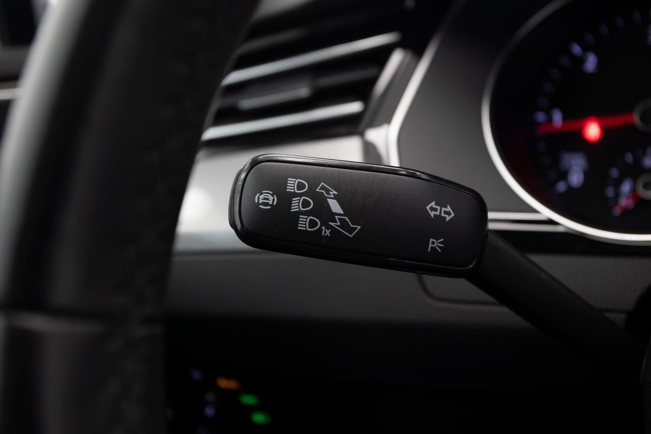 Volkswagen Passat 2.0 TDI 150 cv DSG EXECUTIVE  - Foto 33