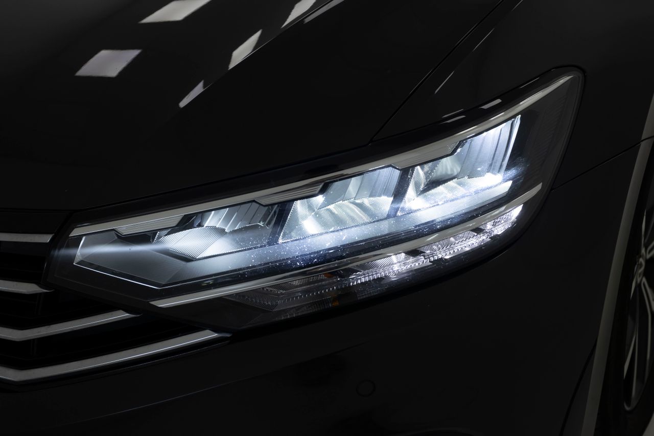 Volkswagen Passat 2.0 TDI 150 cv DSG EXECUTIVE  - Foto 53