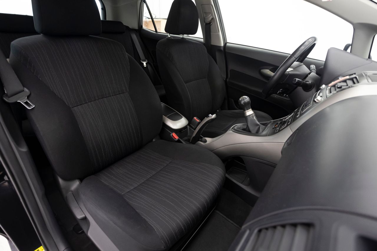 Toyota Auris 5P 1.6 VVT-I LUNA 124 cv  - Foto 24