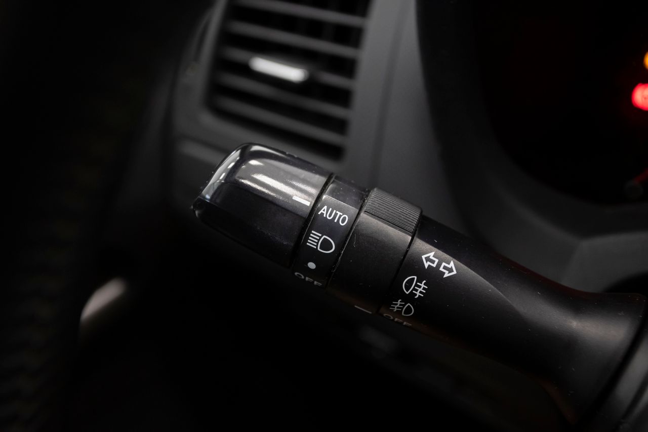 Toyota Auris 5P 1.6 VVT-I LUNA 124 cv  - Foto 10