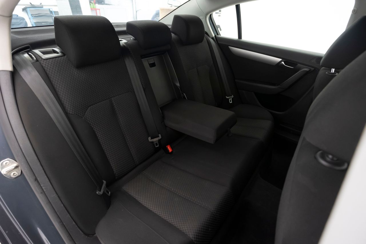 Volkswagen Passat BLUEMOTION 2.0 TDI 140 cv  - Foto 17