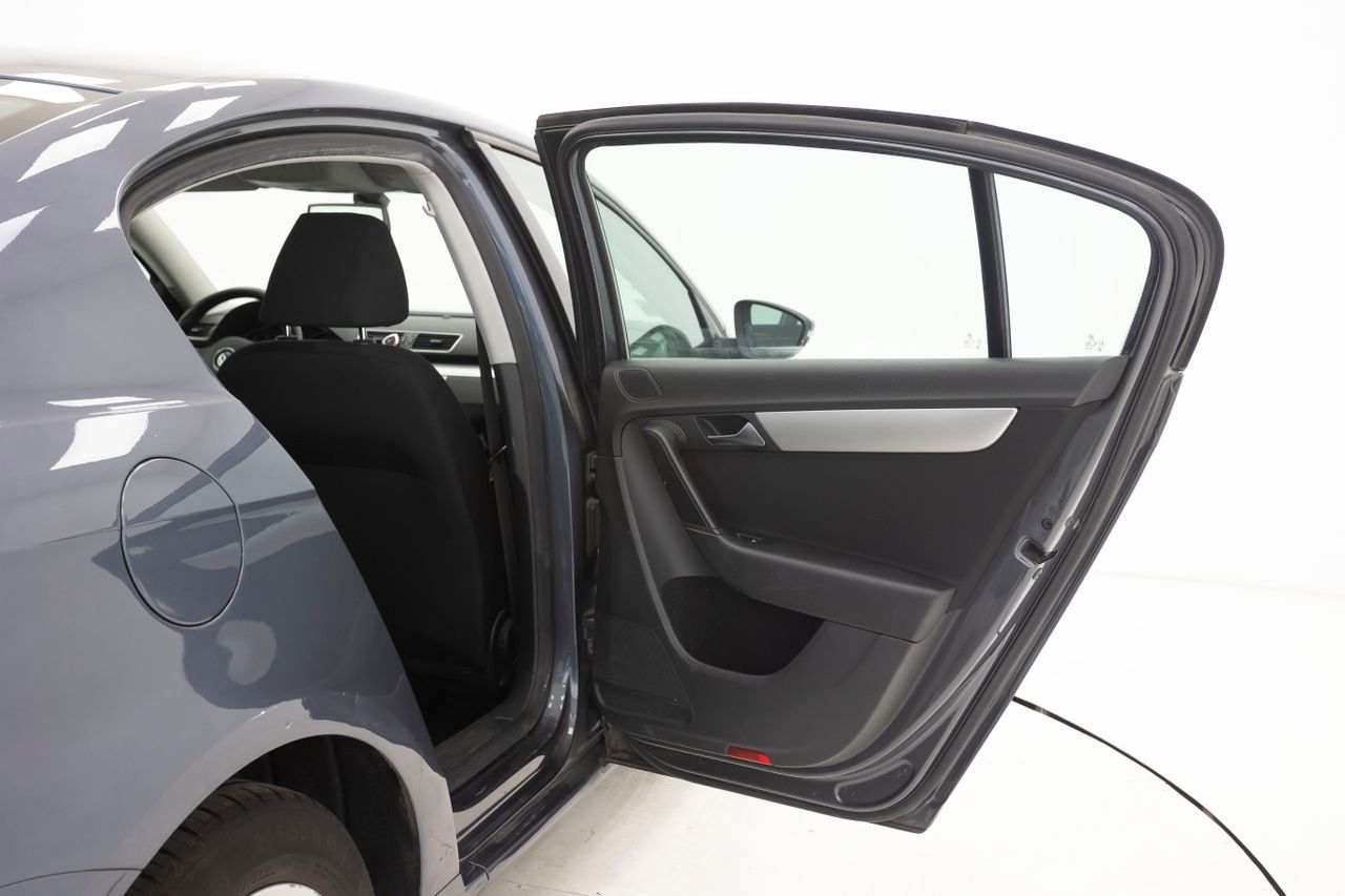Volkswagen Passat BLUEMOTION 2.0 TDI 140 cv  - Foto 14