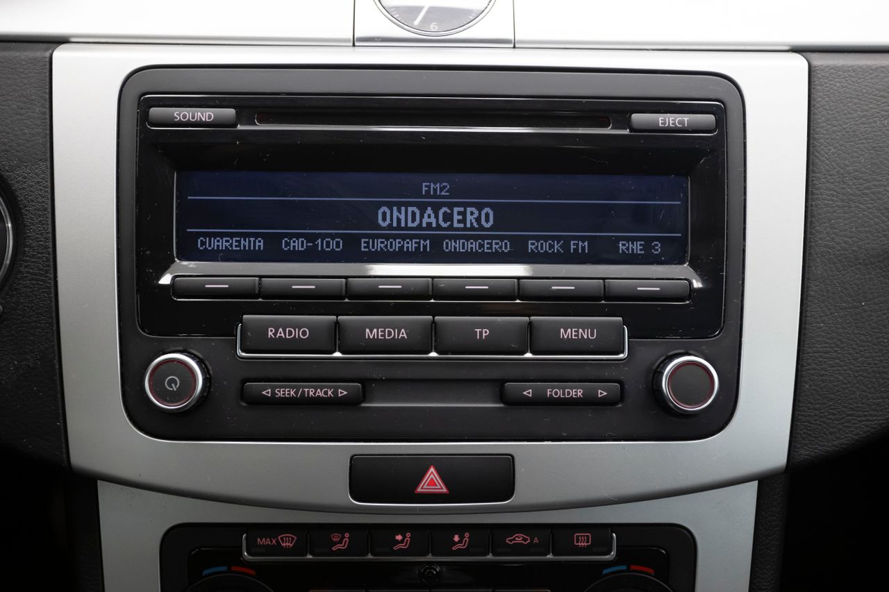 Volkswagen Passat BLUEMOTION 2.0 TDI 140 cv  - Foto 9