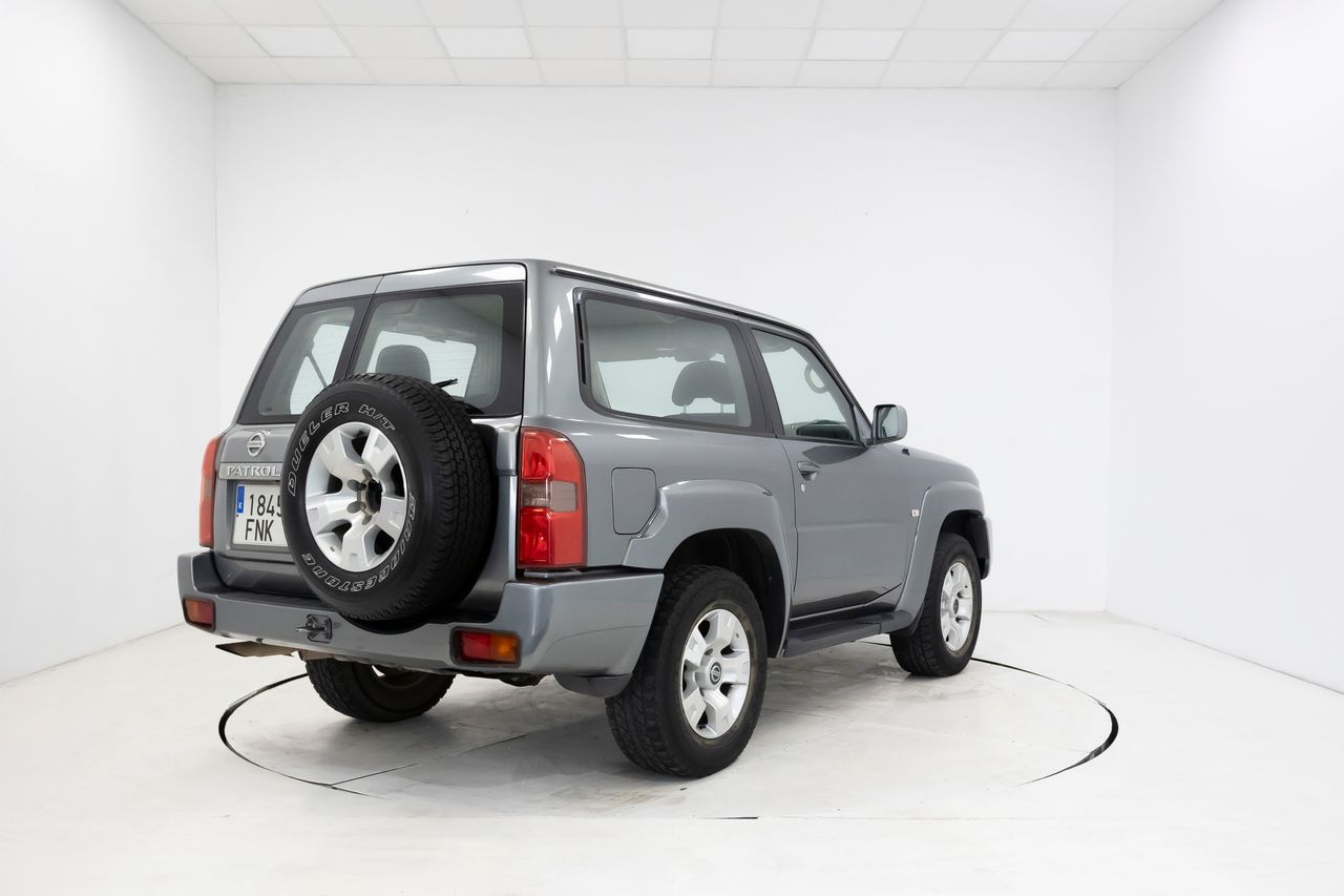 Nissan Patrol 3.0 Di 160 cv 3 P  - Foto 3