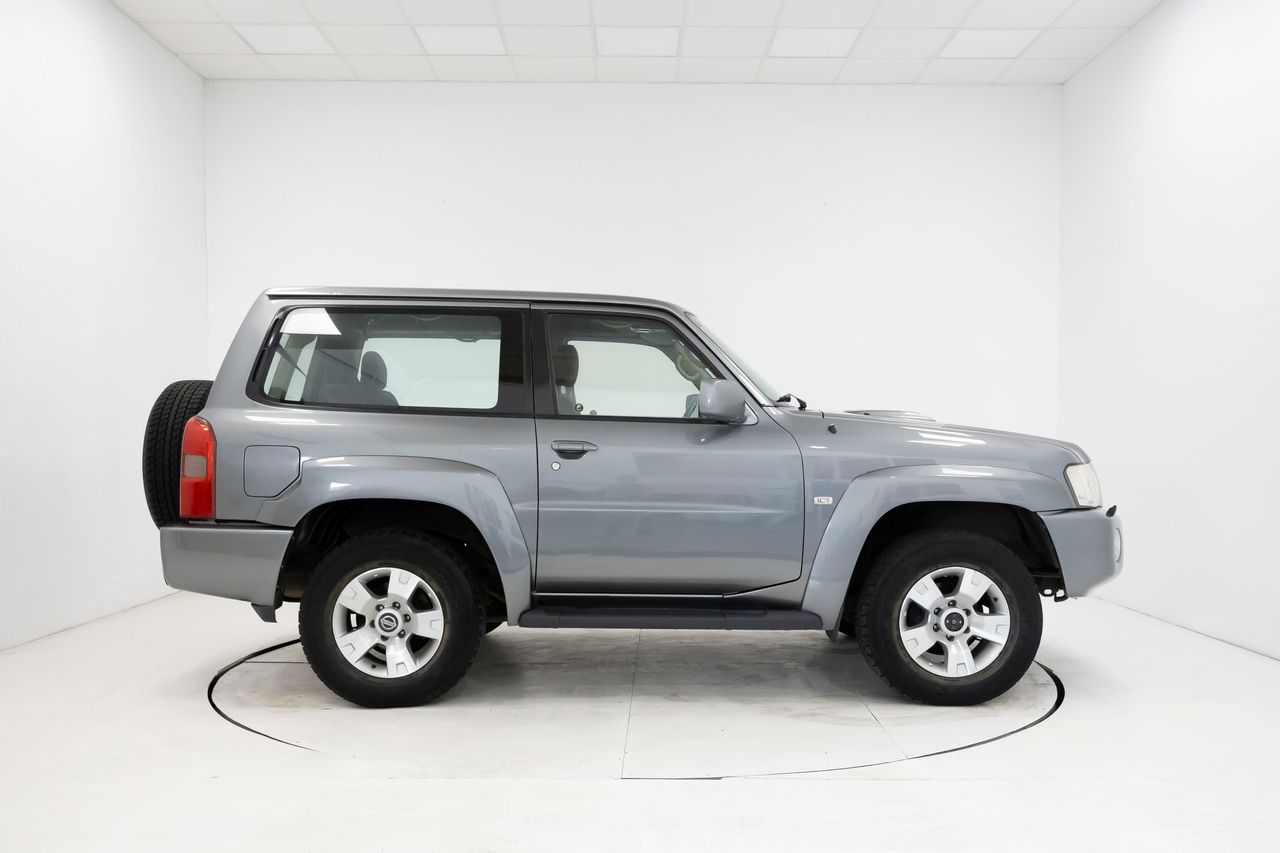 Nissan Patrol 3.0 Di 160 cv 3 P  - Foto 30