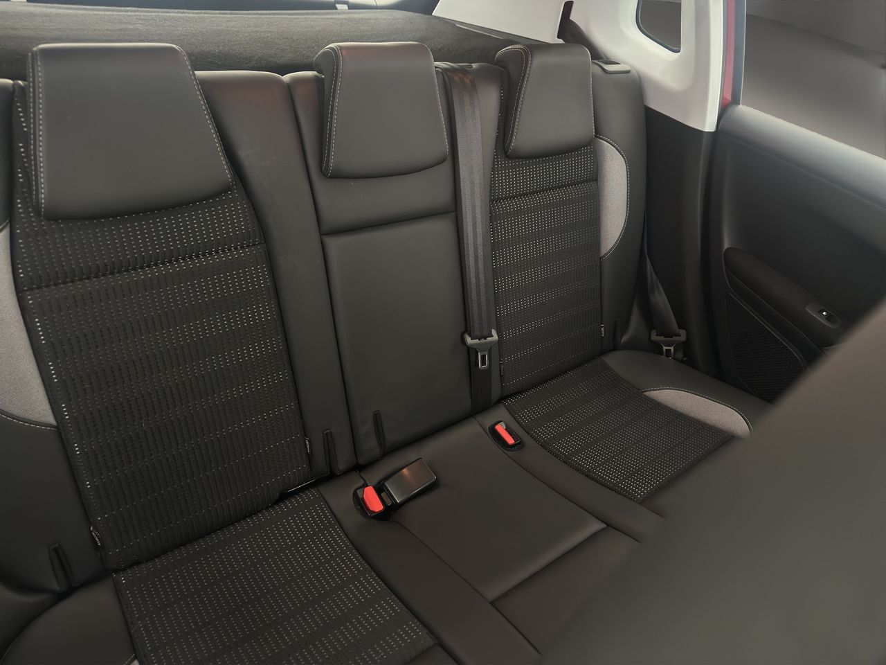 Peugeot 2008 Allure 1.6 BlueHDi 73KW (100CV) - Foto 20