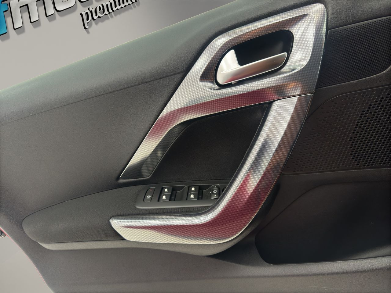 Peugeot 2008 Allure 1.6 BlueHDi 73KW (100CV) - Foto 13