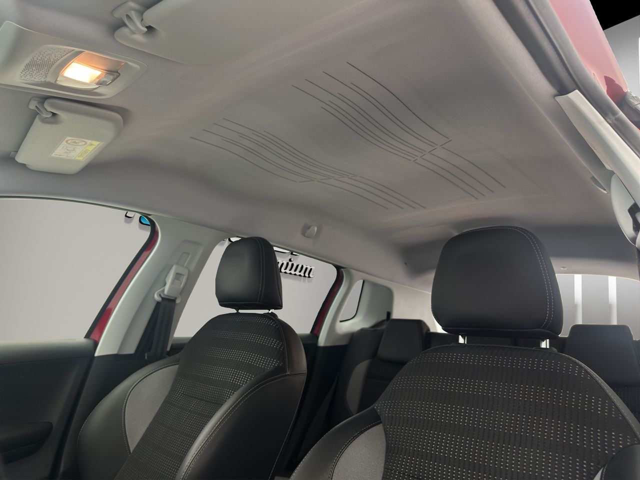 Peugeot 2008 Allure 1.6 BlueHDi 73KW (100CV) - Foto 23