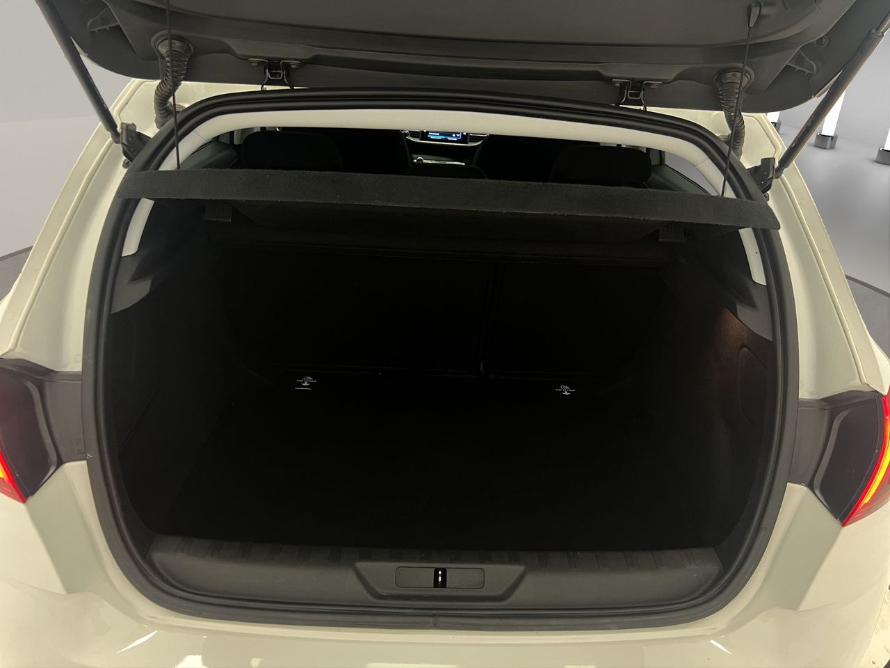 Peugeot 308 5p Style BlueHDi 130 S&S BERLINA CON PORTÓN - Foto 14