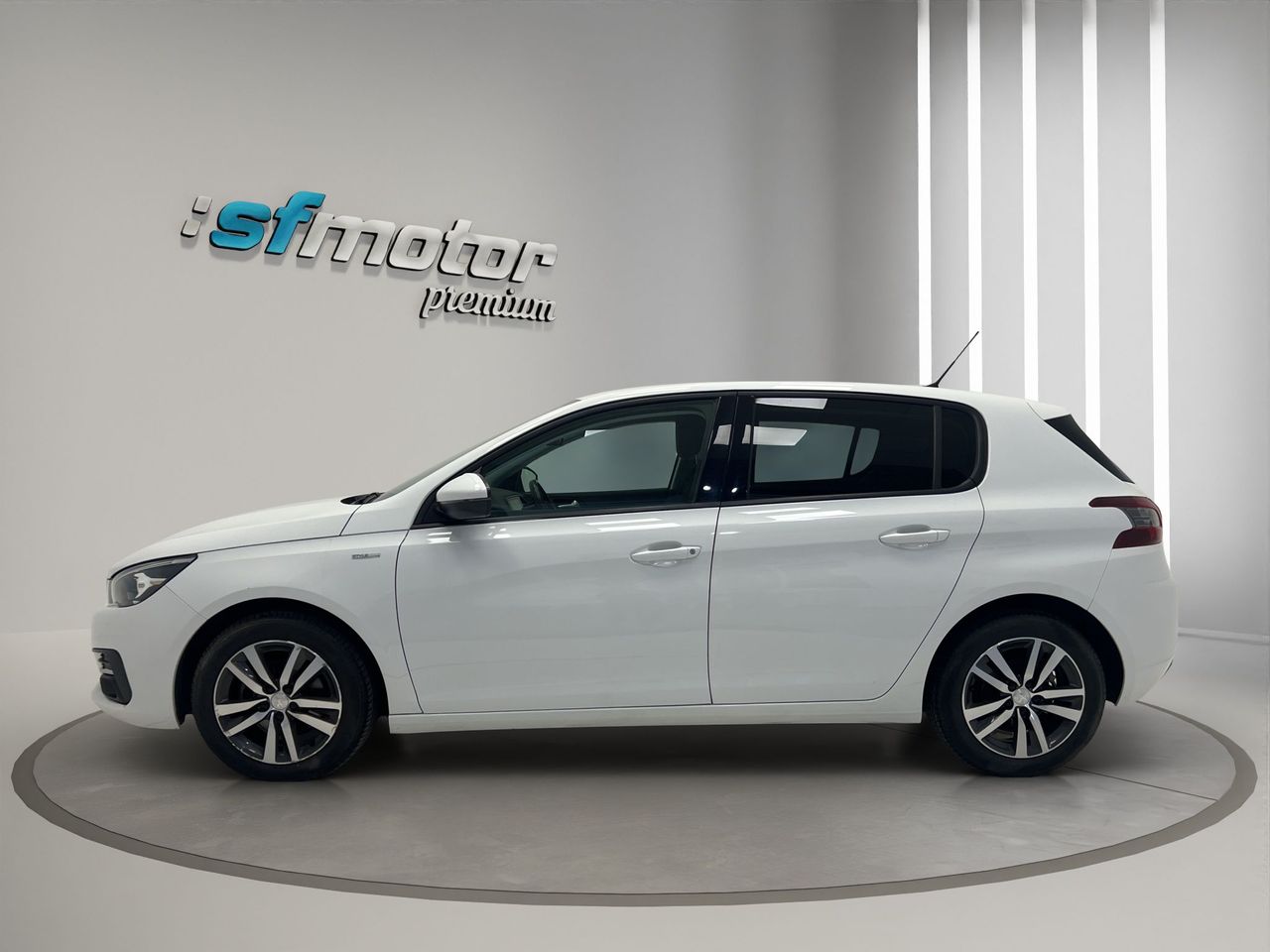 Peugeot 308 5p Style BlueHDi 130 S&S BERLINA CON PORTÓN - Foto 9
