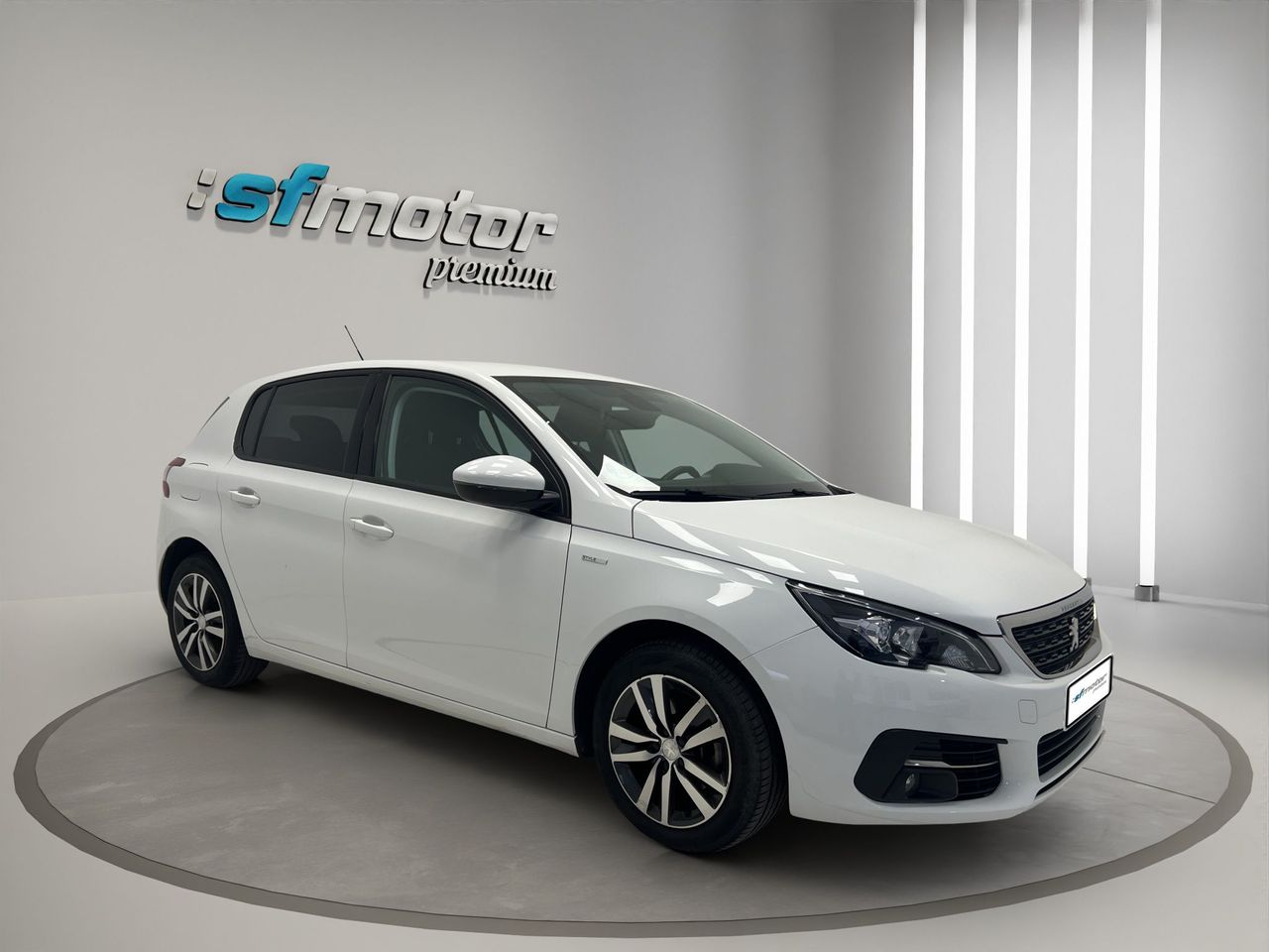 Peugeot 308 5p Style BlueHDi 130 S&S BERLINA CON PORTÓN - Foto 4