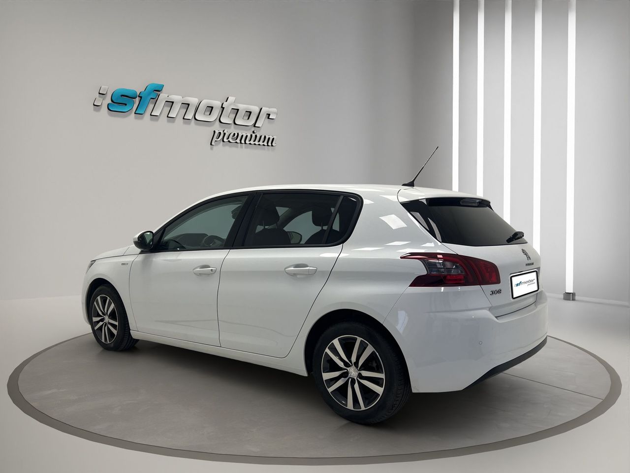 Peugeot 308 5p Style BlueHDi 130 S&S BERLINA CON PORTÓN - Foto 8