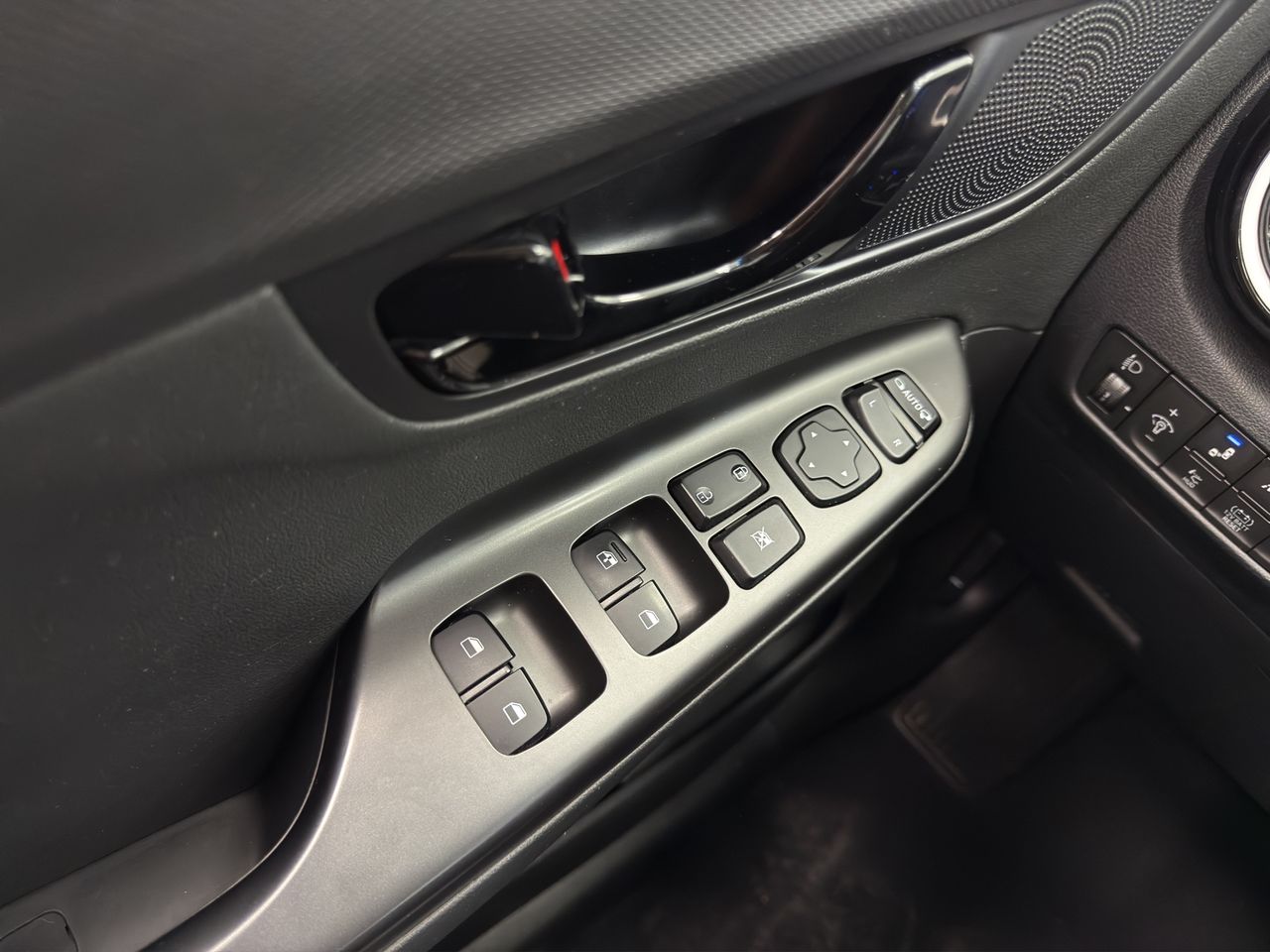 Hyundai Kona 1.6 GDI HEV SLE DCT - Foto 13