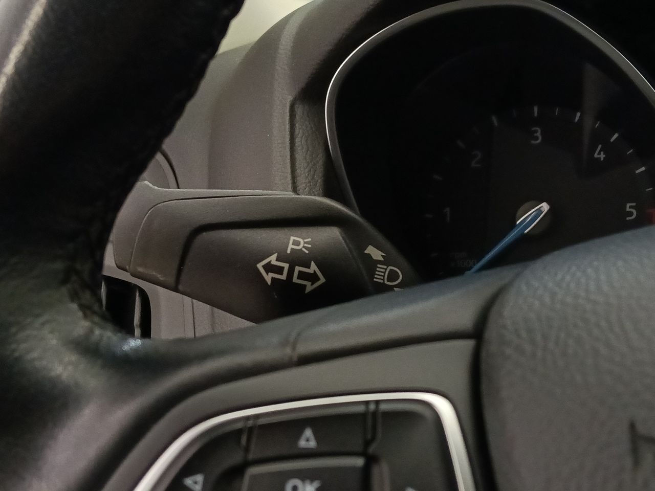 Ford Focus 1.6 TDCi 115cv Trend - Foto 24