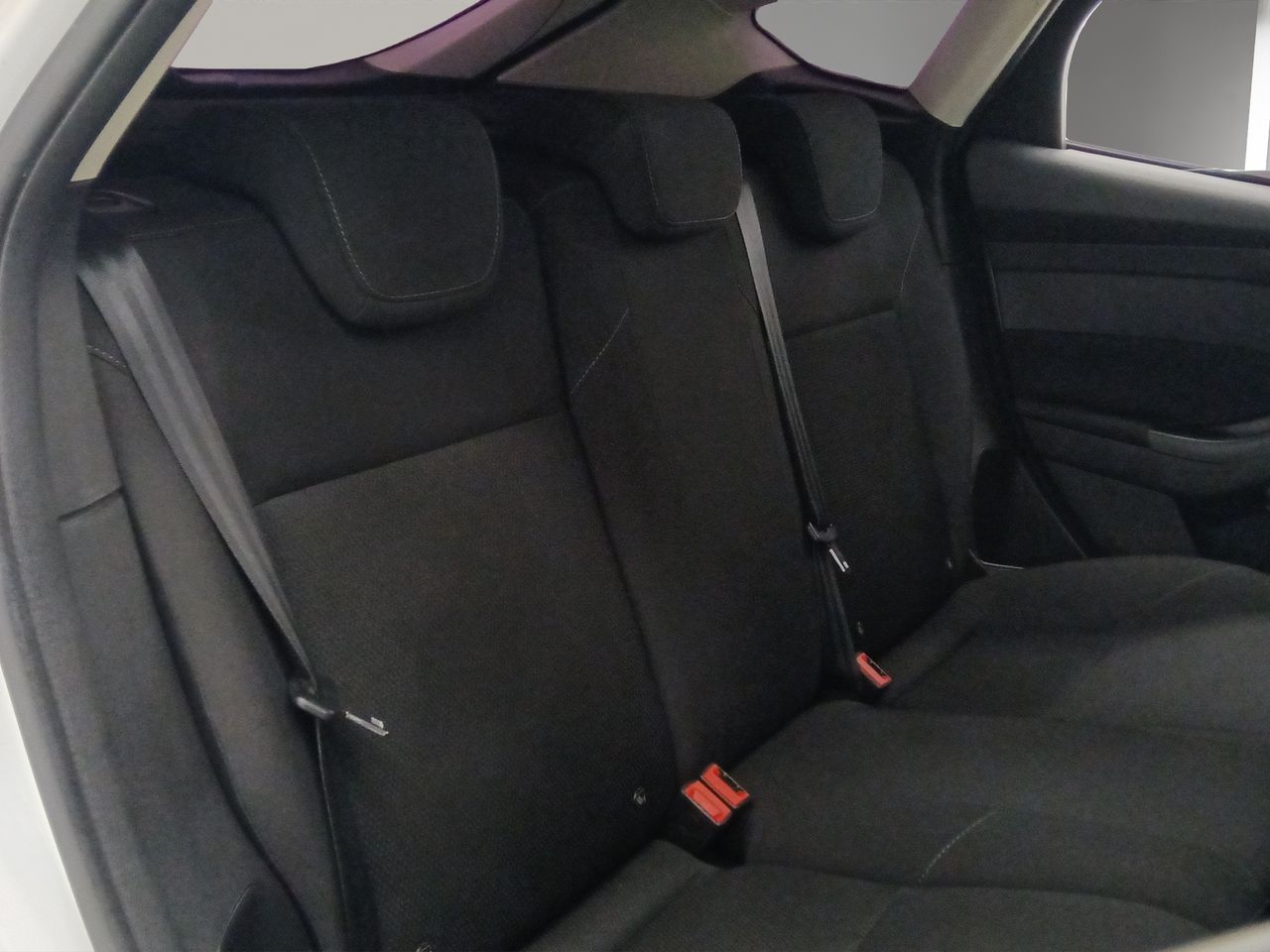 Ford Focus 1.6 TDCi 115cv Trend - Foto 19