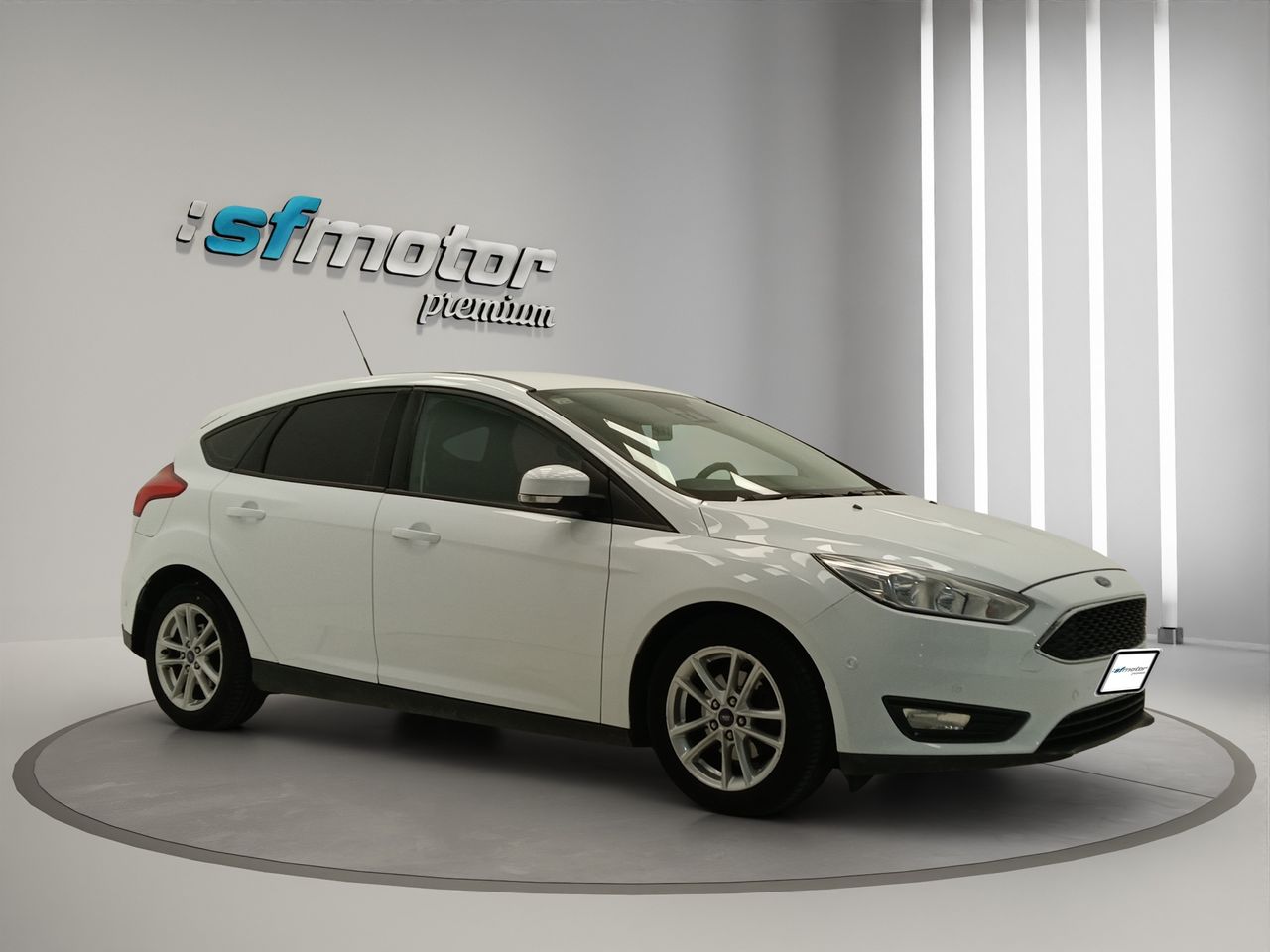 Ford Focus 1.6 TDCi 115cv Trend - Foto 9