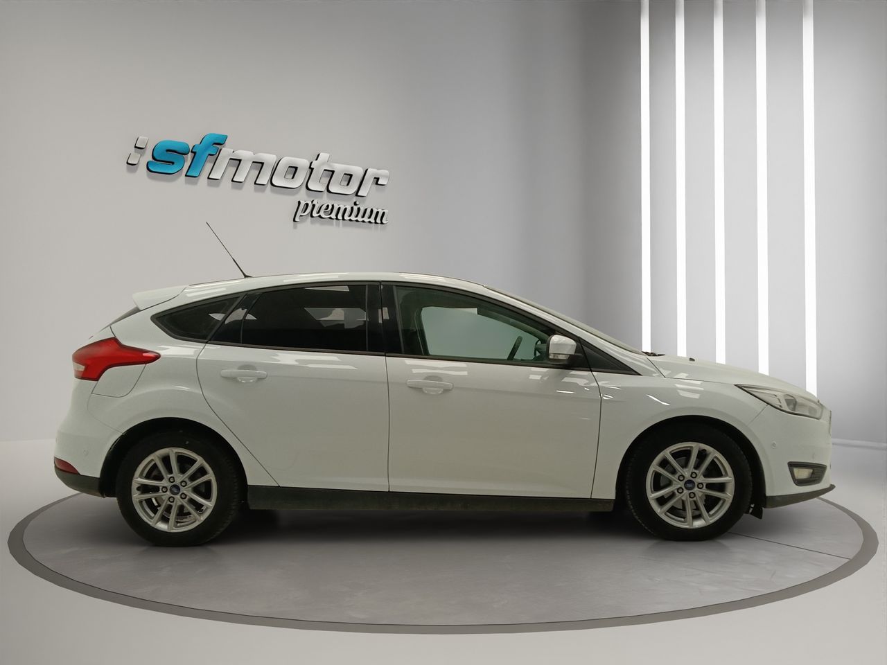 Ford Focus 1.6 TDCi 115cv Trend - Foto 8
