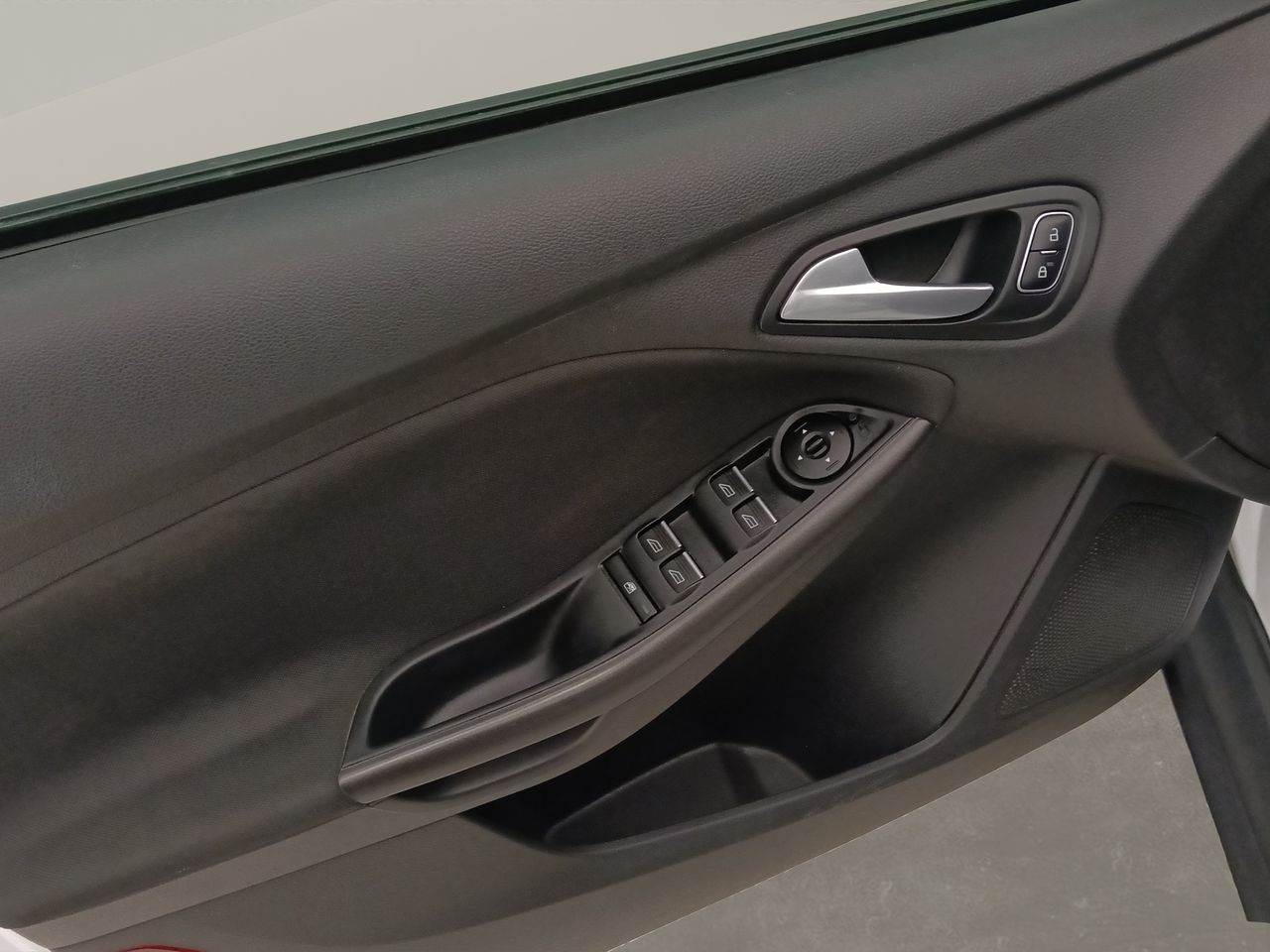 Ford Focus 1.6 TDCi 115cv Trend - Foto 13