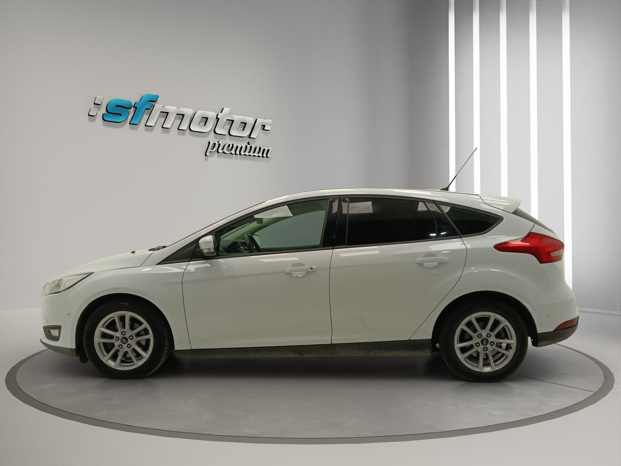 Ford Focus 1.6 TDCi 115cv Trend - Foto 4