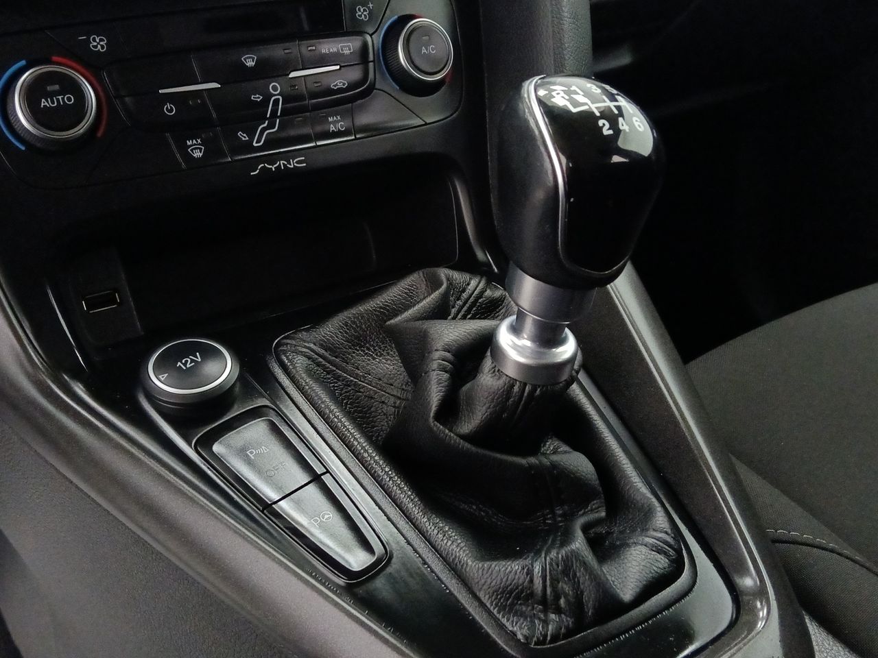 Ford Focus 1.6 TDCi 115cv Trend - Foto 21