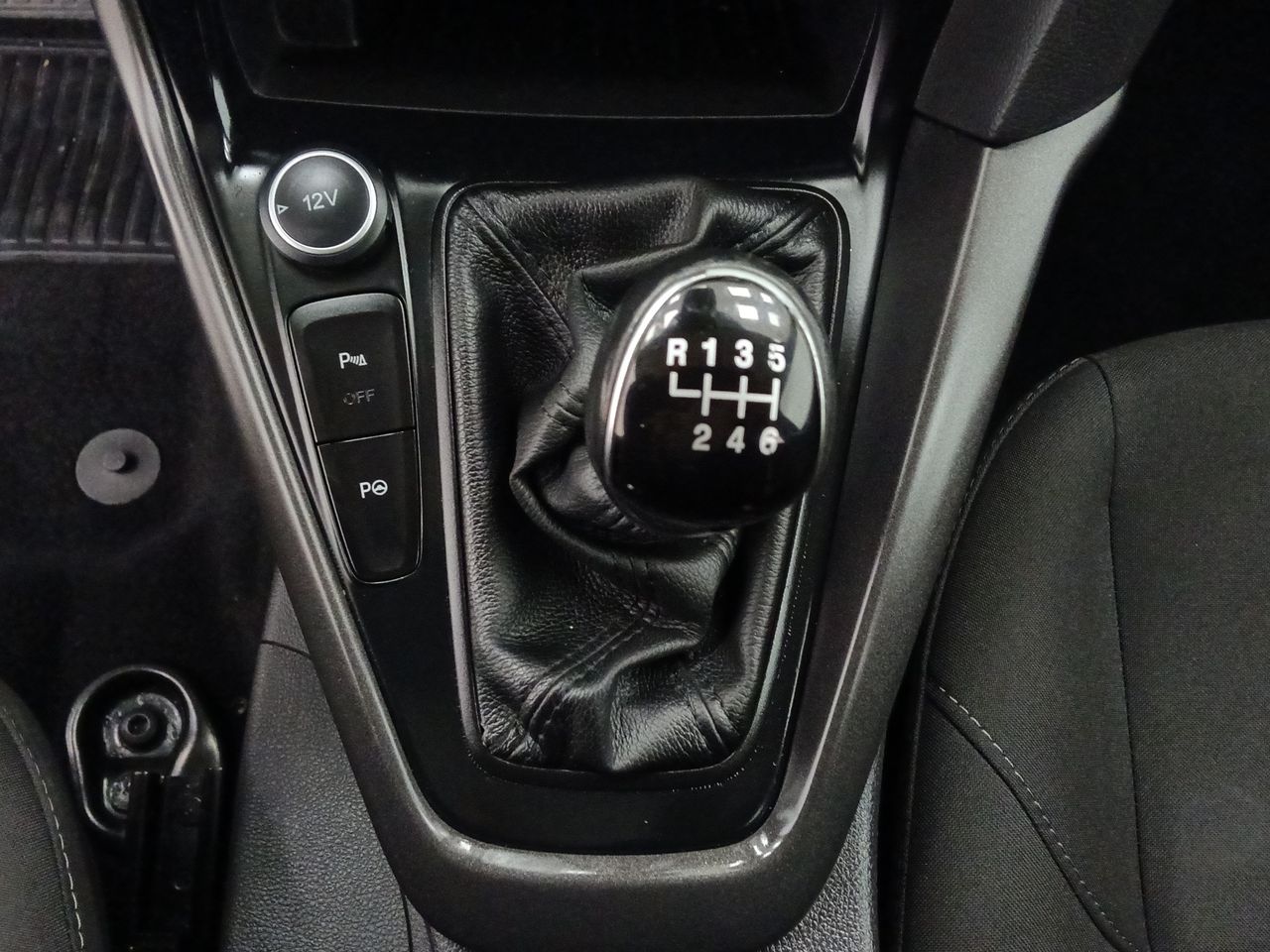 Ford Focus 1.6 TDCi 115cv Trend - Foto 22