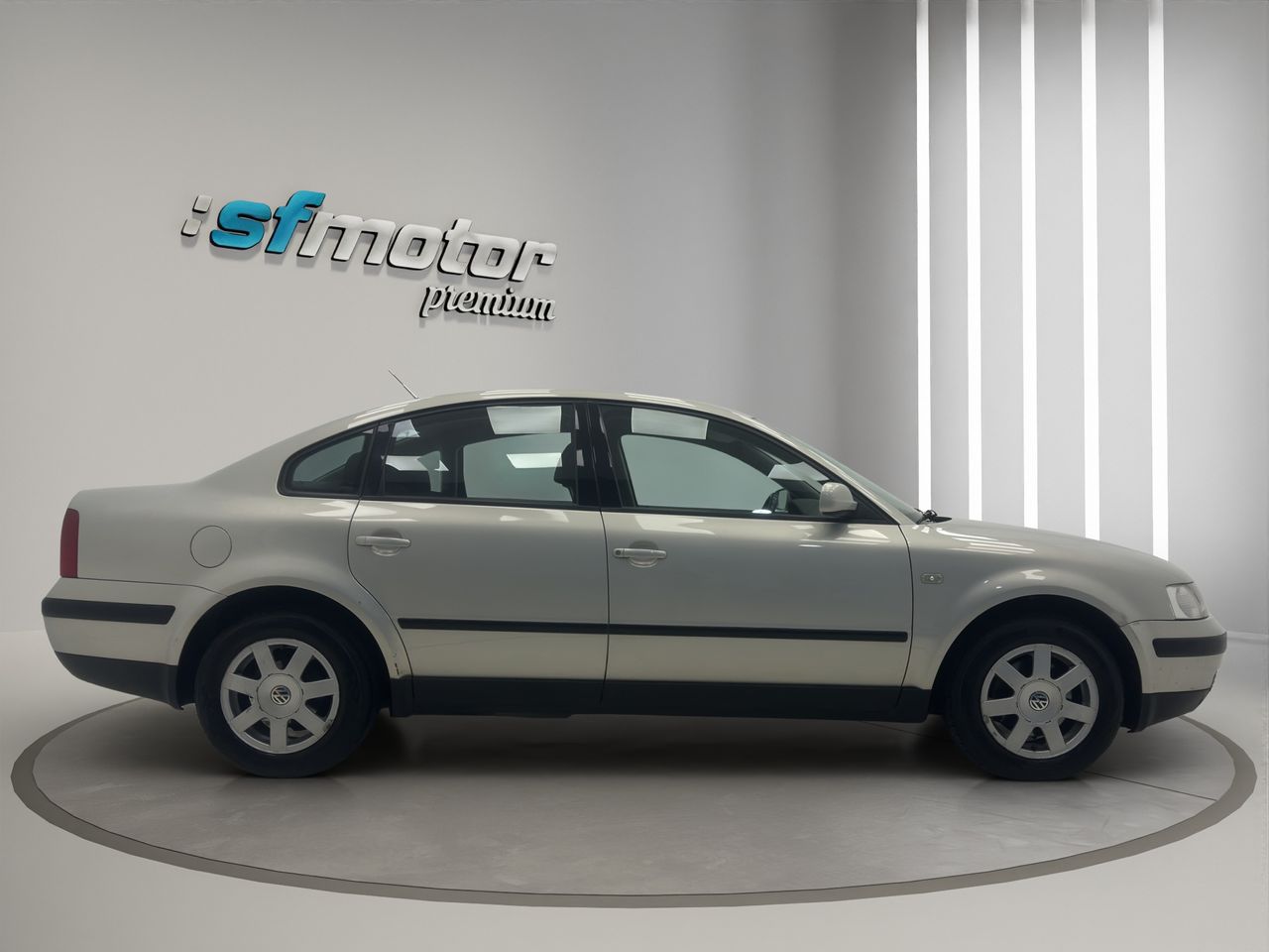 Volkswagen Passat 1.9 TDI COMFORTLINE - Foto 8