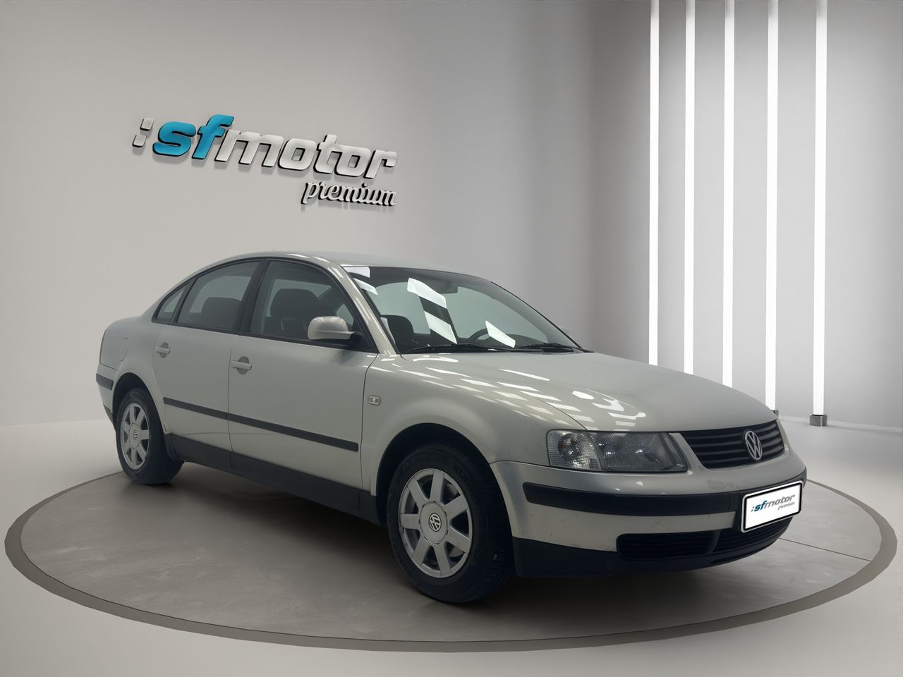 Volkswagen Passat 1.9 TDI COMFORTLINE - Foto 9