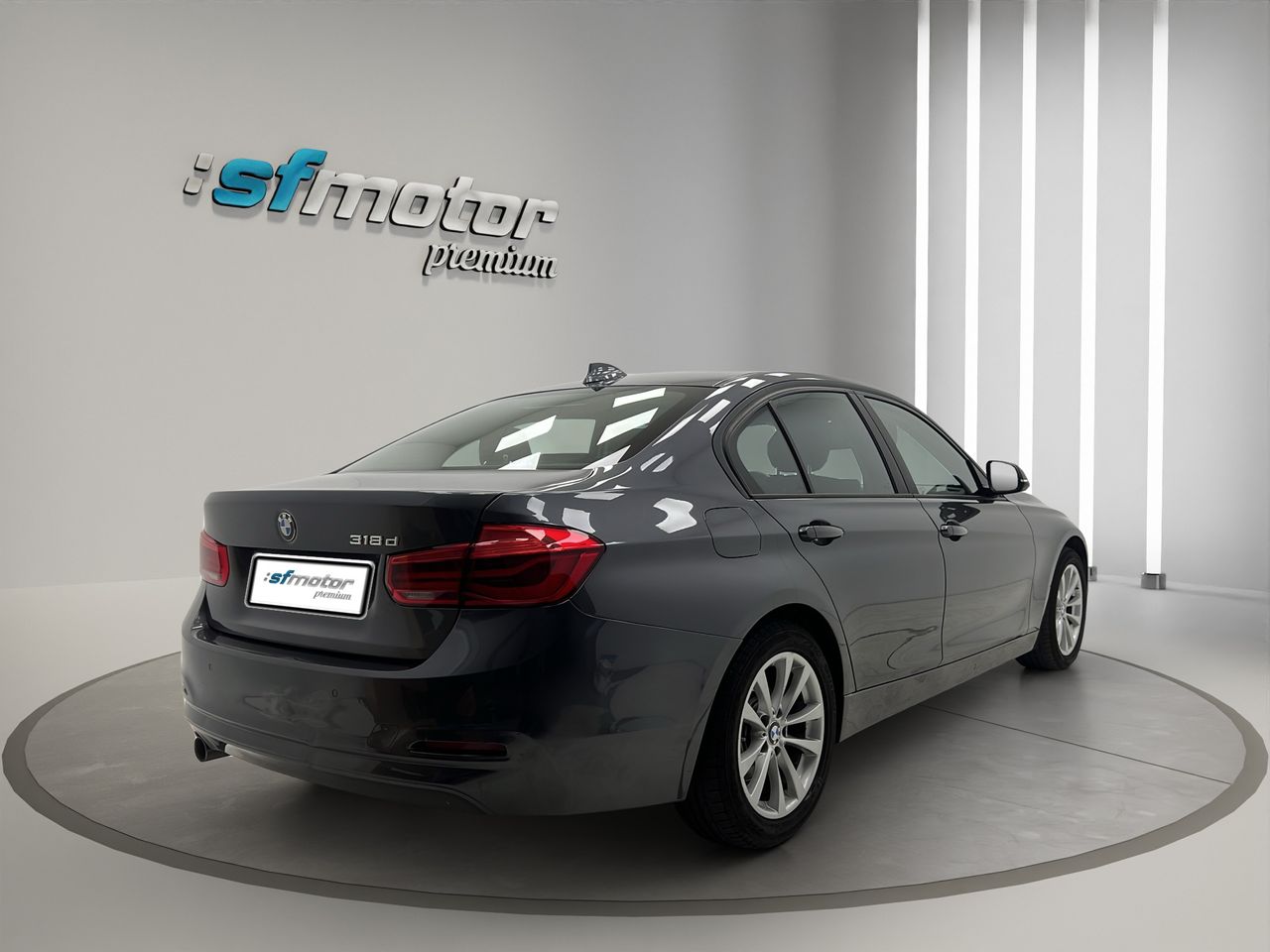 BMW Serie 3 318dA Business - Foto 9