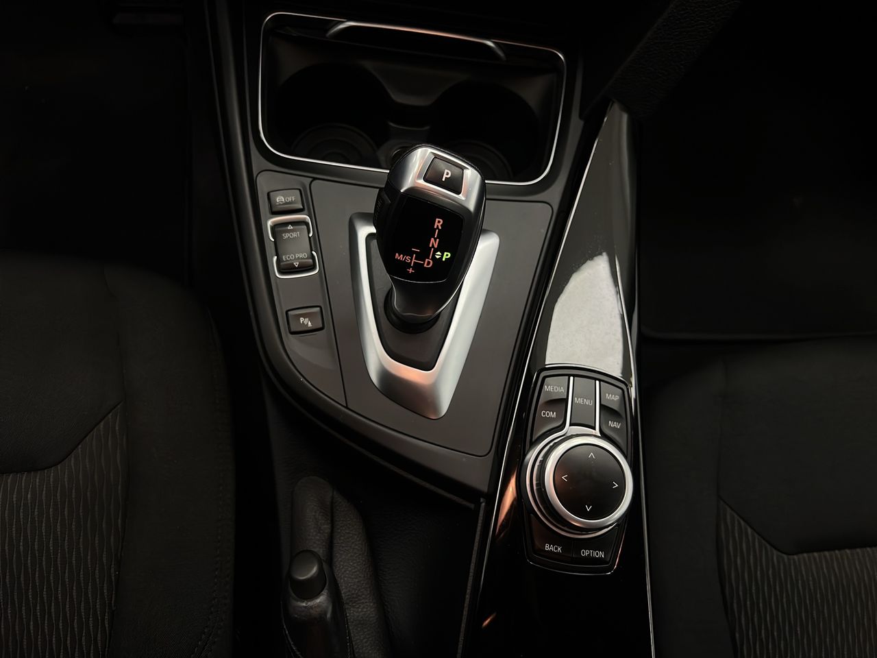 BMW Serie 3 318dA Business - Foto 24