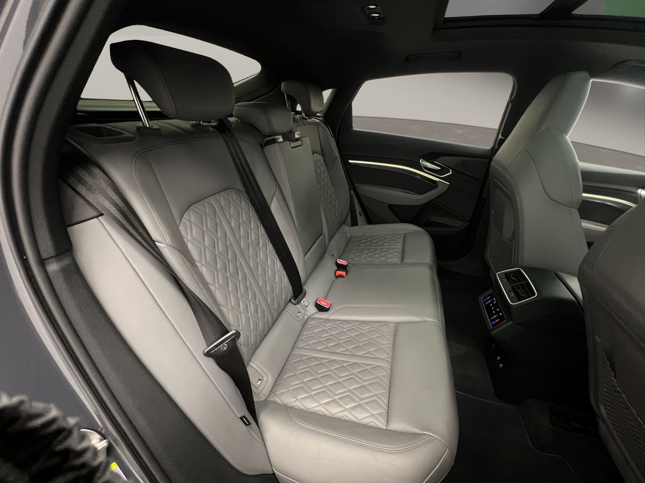 Audi Q8 e-tron S line 55 quattro - Foto 22