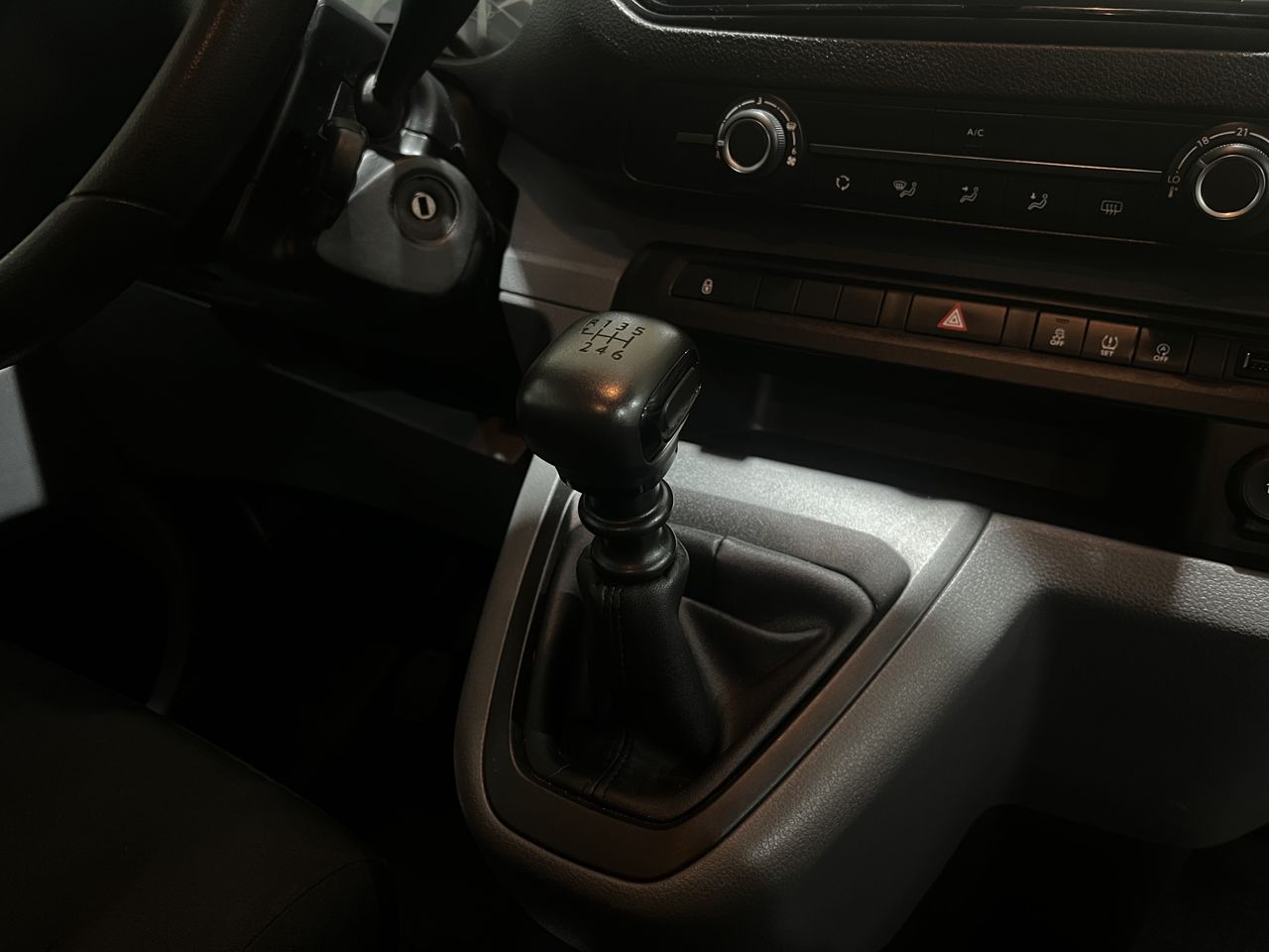 Peugeot Expert Combi BlueHDi 120 SS Standard - Foto 23