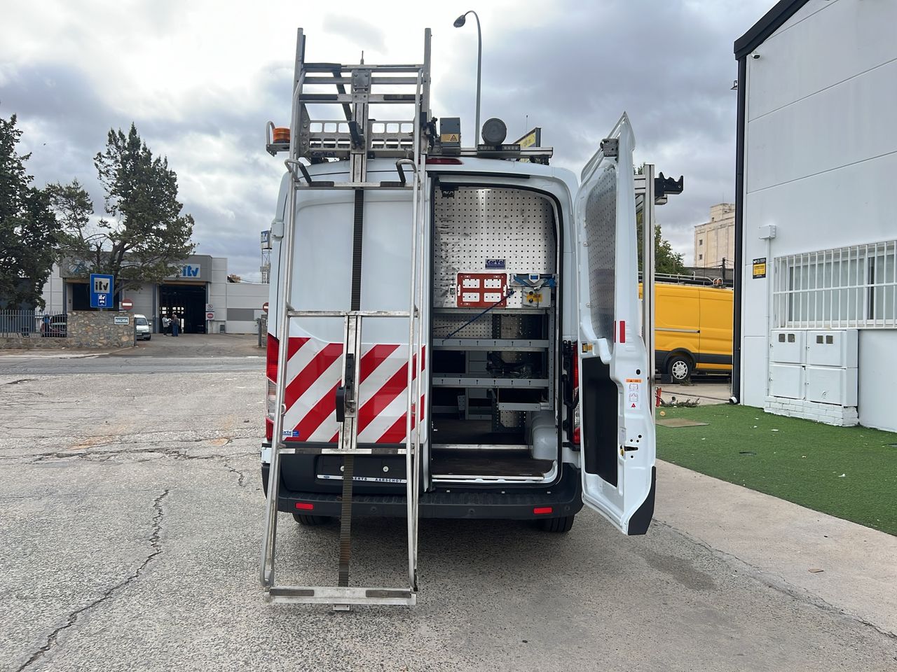 Ford Transit 350M 2.0TD 130PK 96KW M6 TREND 4D TALLER - Foto 27