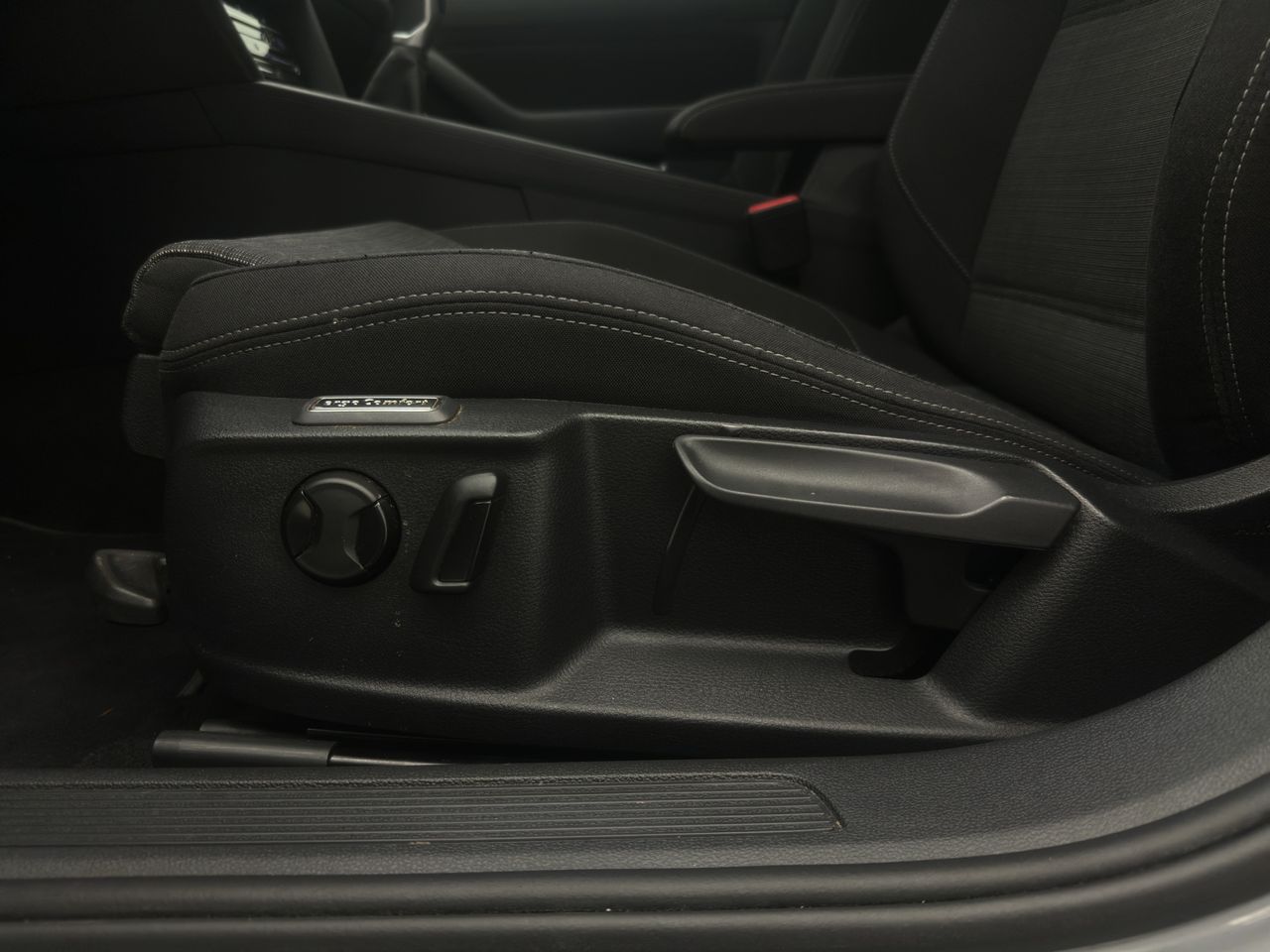 Volkswagen Passat Business 2.0 TDI 110kW (150CV) - Foto 33