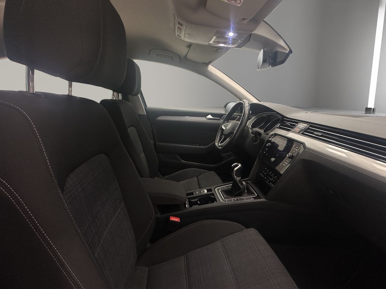 Volkswagen Passat Business 2.0 TDI 110kW (150CV) - Foto 17