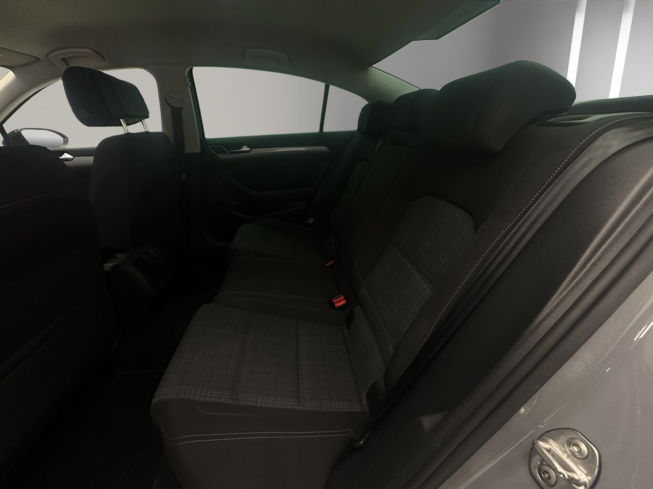 Volkswagen Passat Business 2.0 TDI 110kW (150CV) - Foto 13