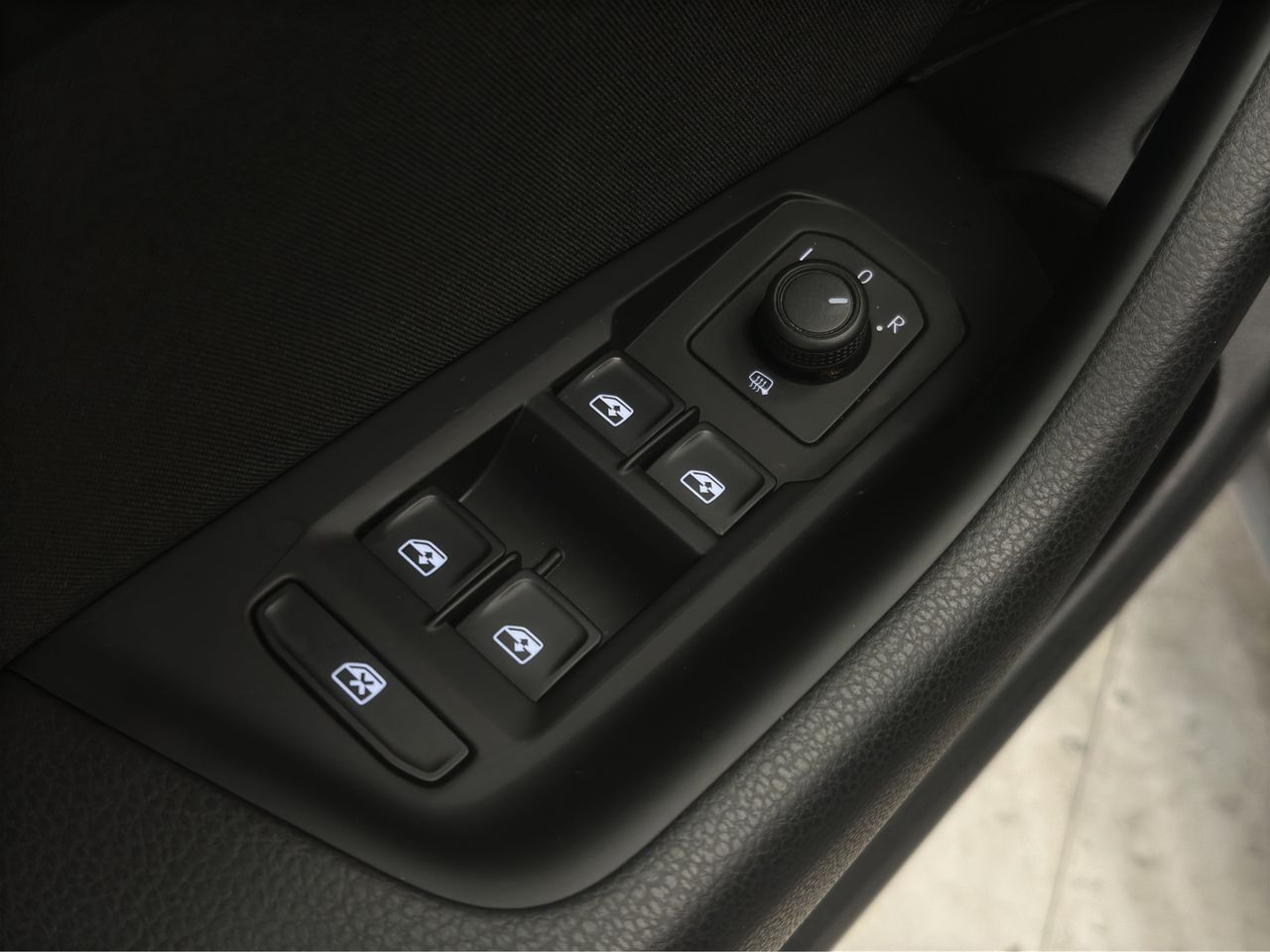 Volkswagen Passat Business 2.0 TDI 110kW (150CV) - Foto 32